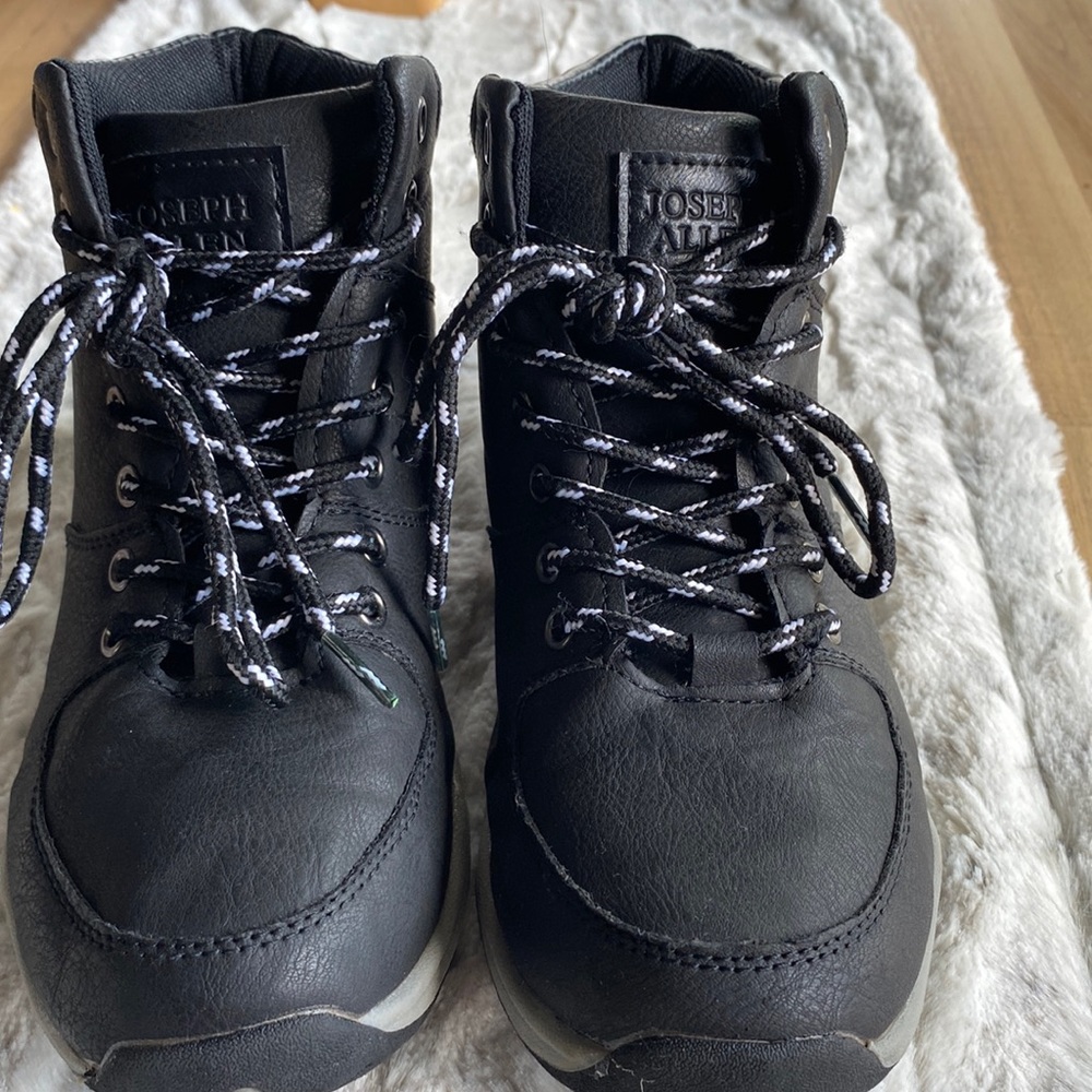 Boys boots
